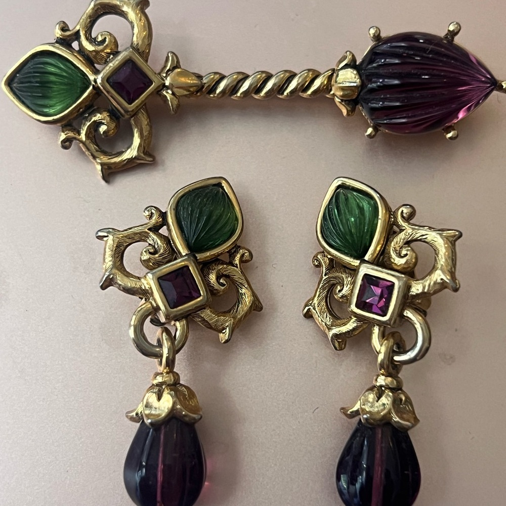 Oscar de la Renta Gold Gripoix Clip Earrings Green & Purple Drops & Brooch Set